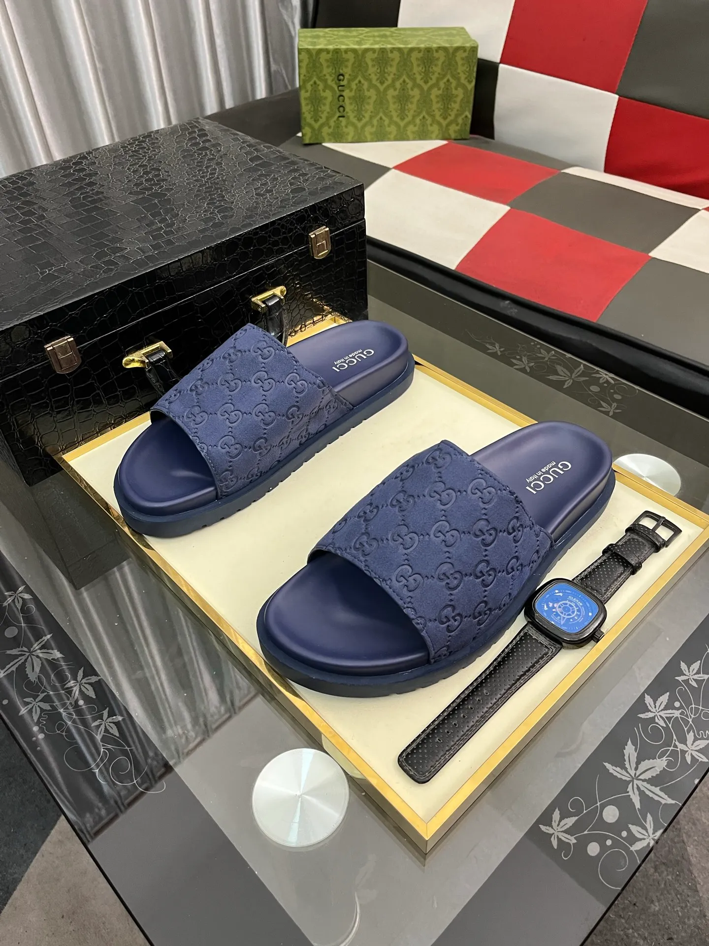 Men's shoes 💰320⌚️⌚️ (gucci-Gucci) New men's slippers, high-end boutique, made of cowhide, with exquisite embossed logo decoration on the upper, fine workmanship, super soft soles, casual, loose and comfortable, a must-have in summer! \nsize：38-44